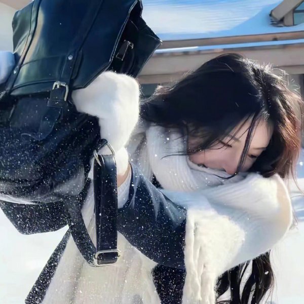 魕